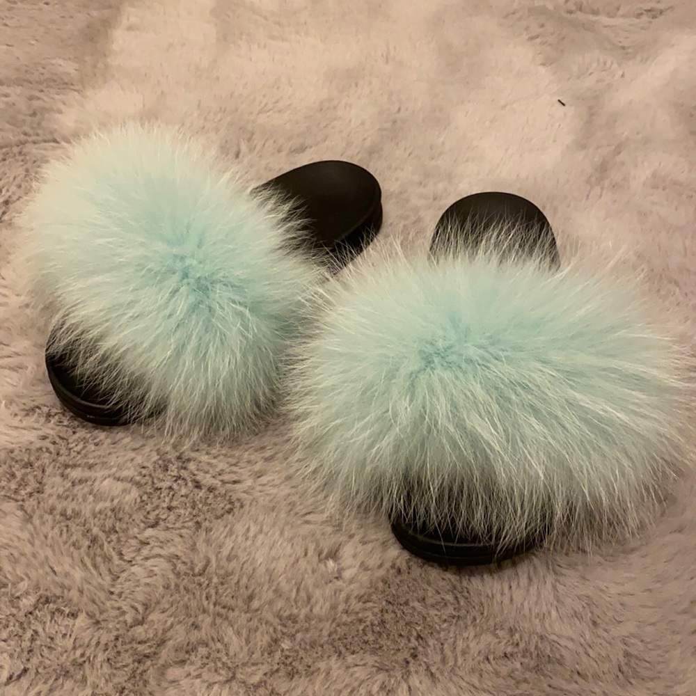 Sold 💕FOX FUR SLIDES - Picture 2 of 4